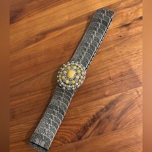 Vintage ladies retro metal expandable stretchy floral belt
Size Medium To Large